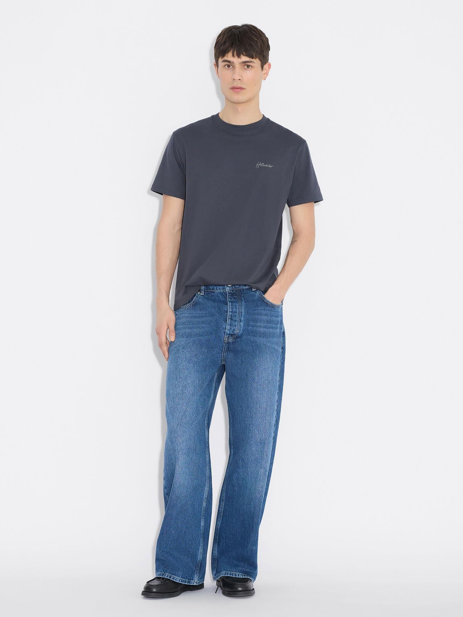 Tucker Embroidery Tee Dk. Grey