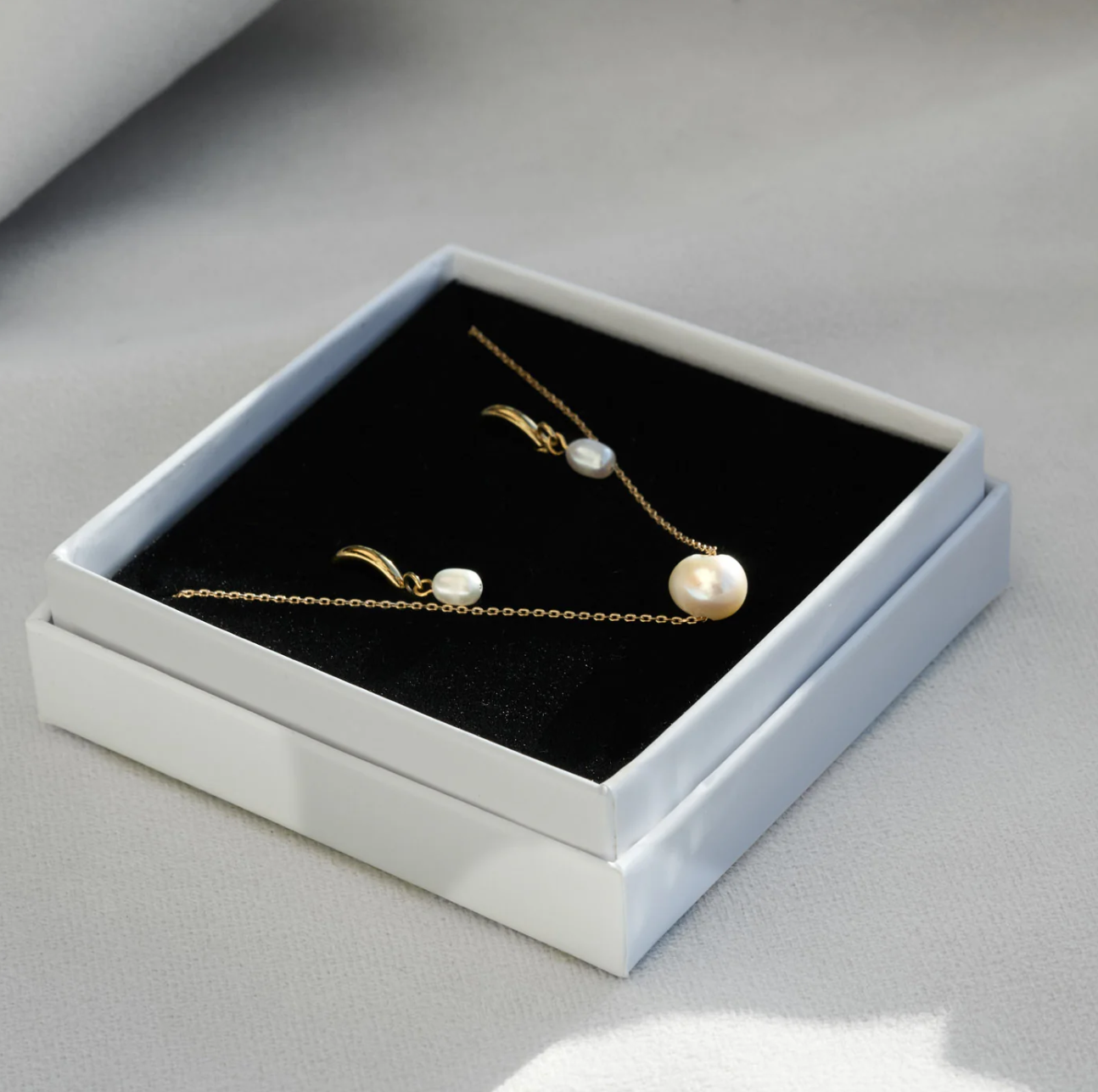 Pearl Necklace & Earrings Gift set Gold