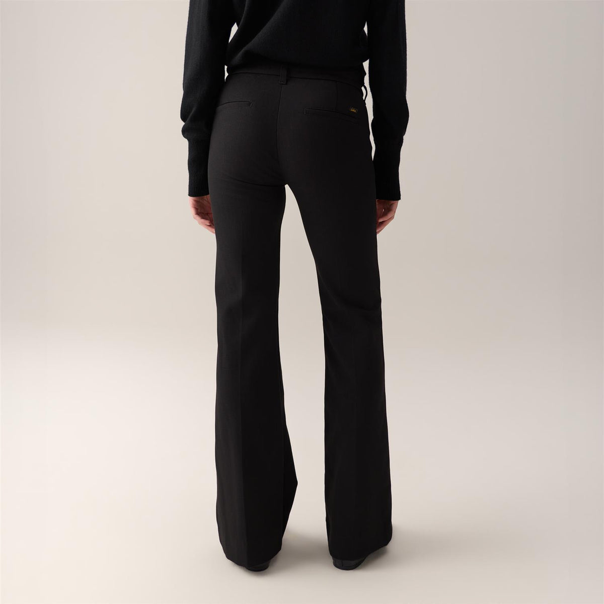 Silvia Suple Black