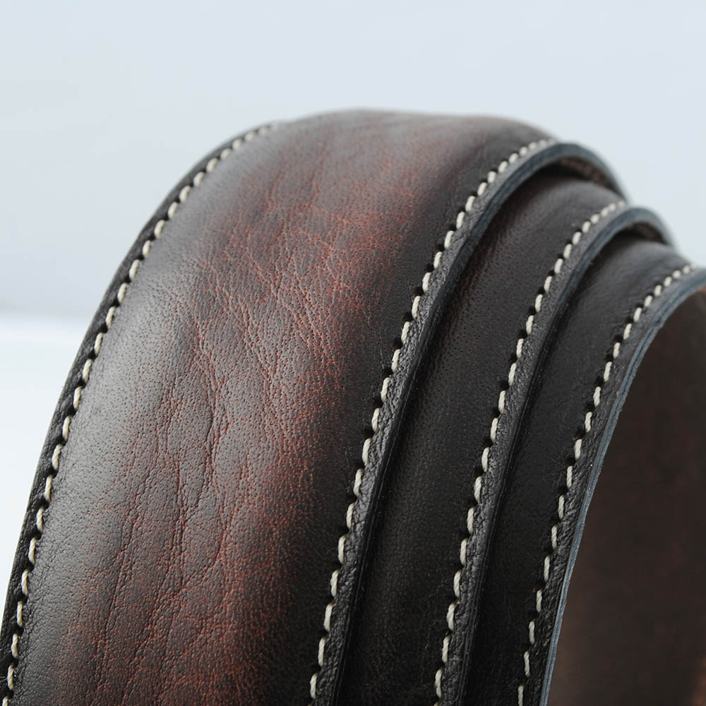 LÆRBELTE MED KONTRAST STIKNING DARK BROWN
