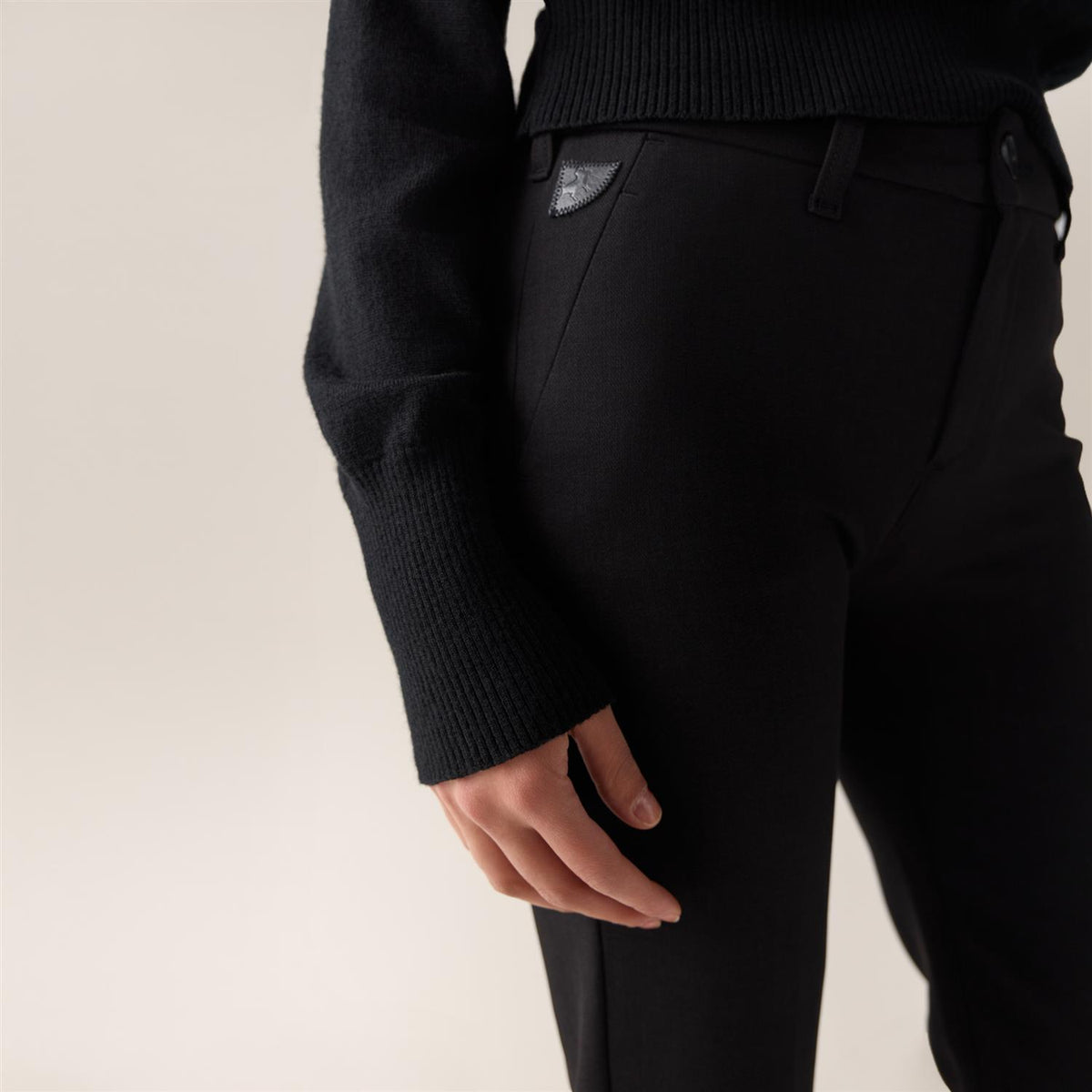 Silvia Suple Black