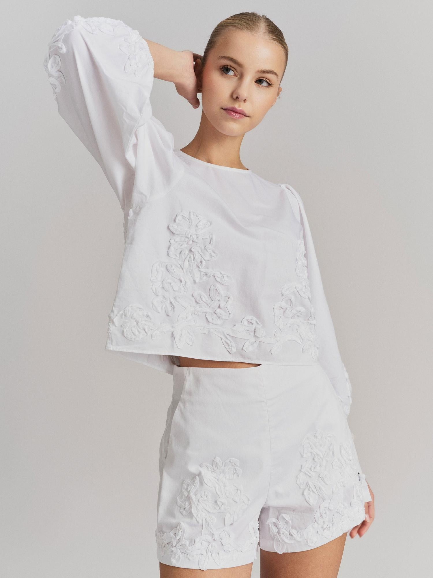 Vianna Embroidery Blouse White