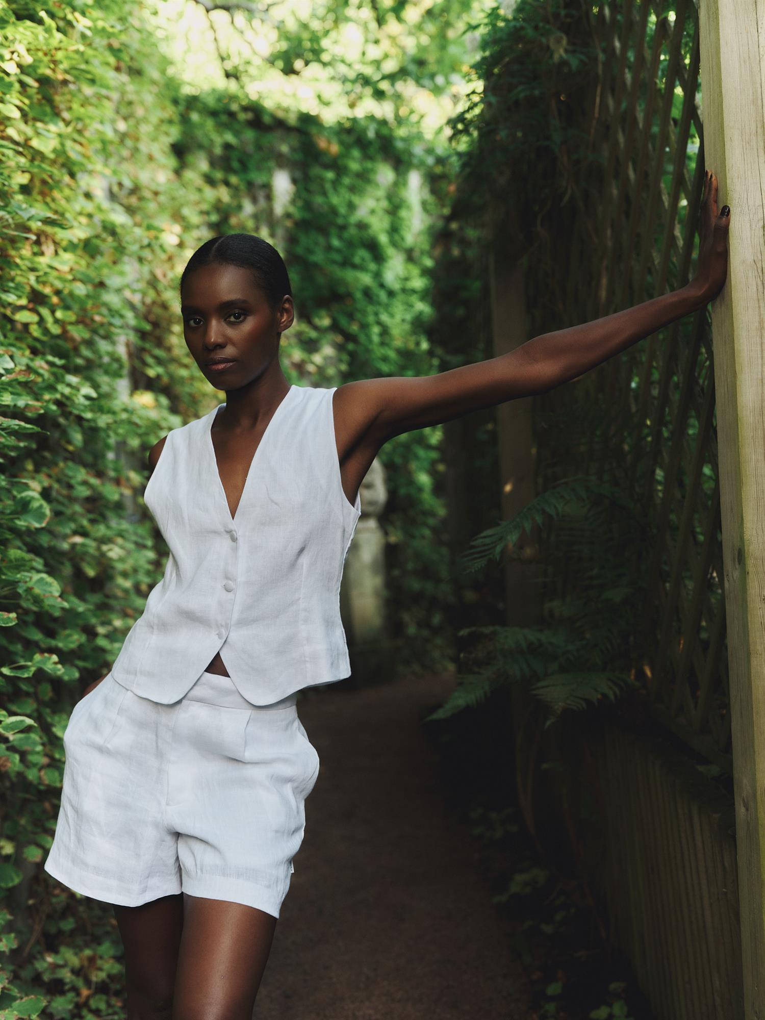 Freya linen shorts-black