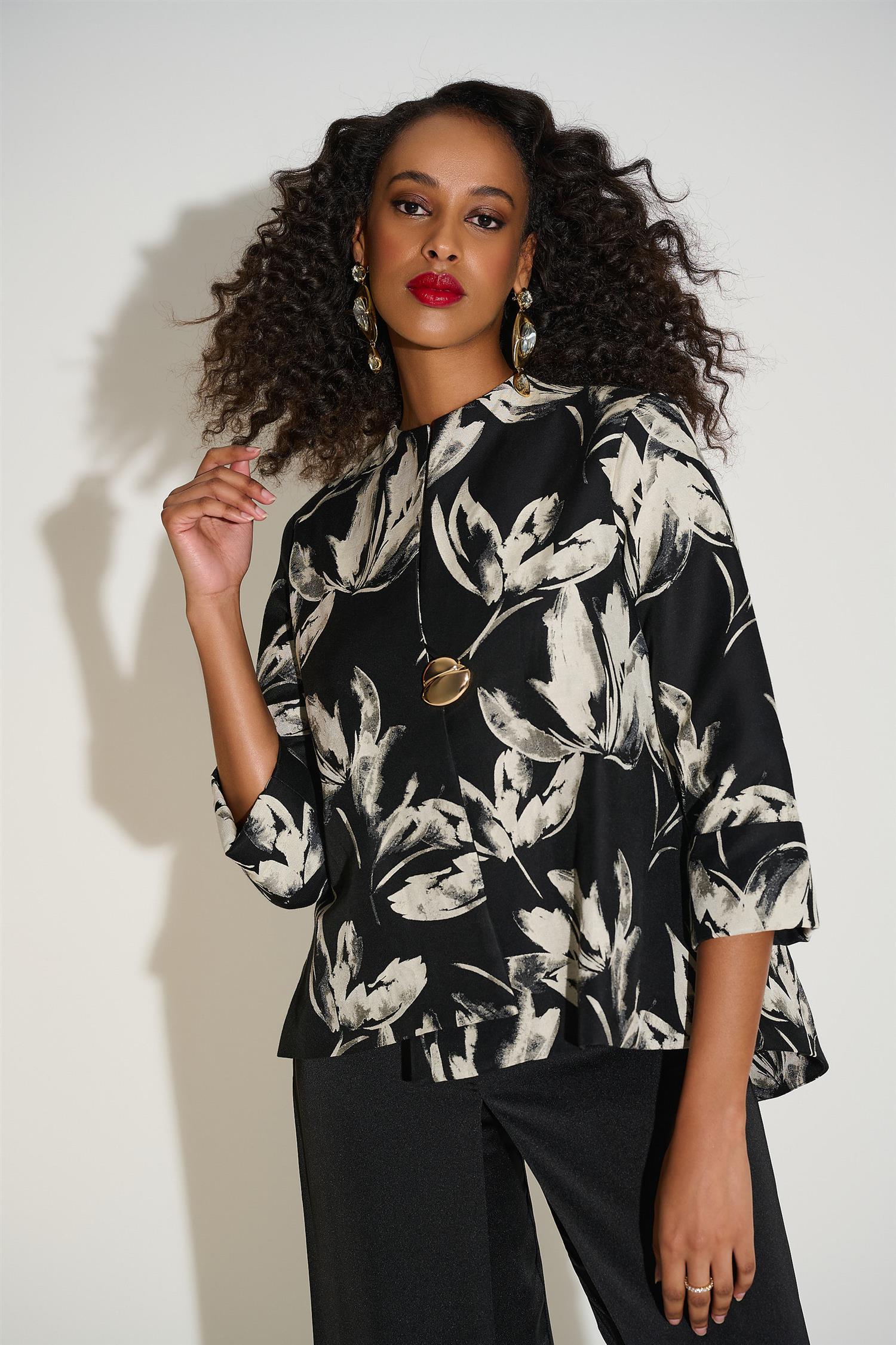 Jacquard Floral Print Swing Jacket Black/Off-white