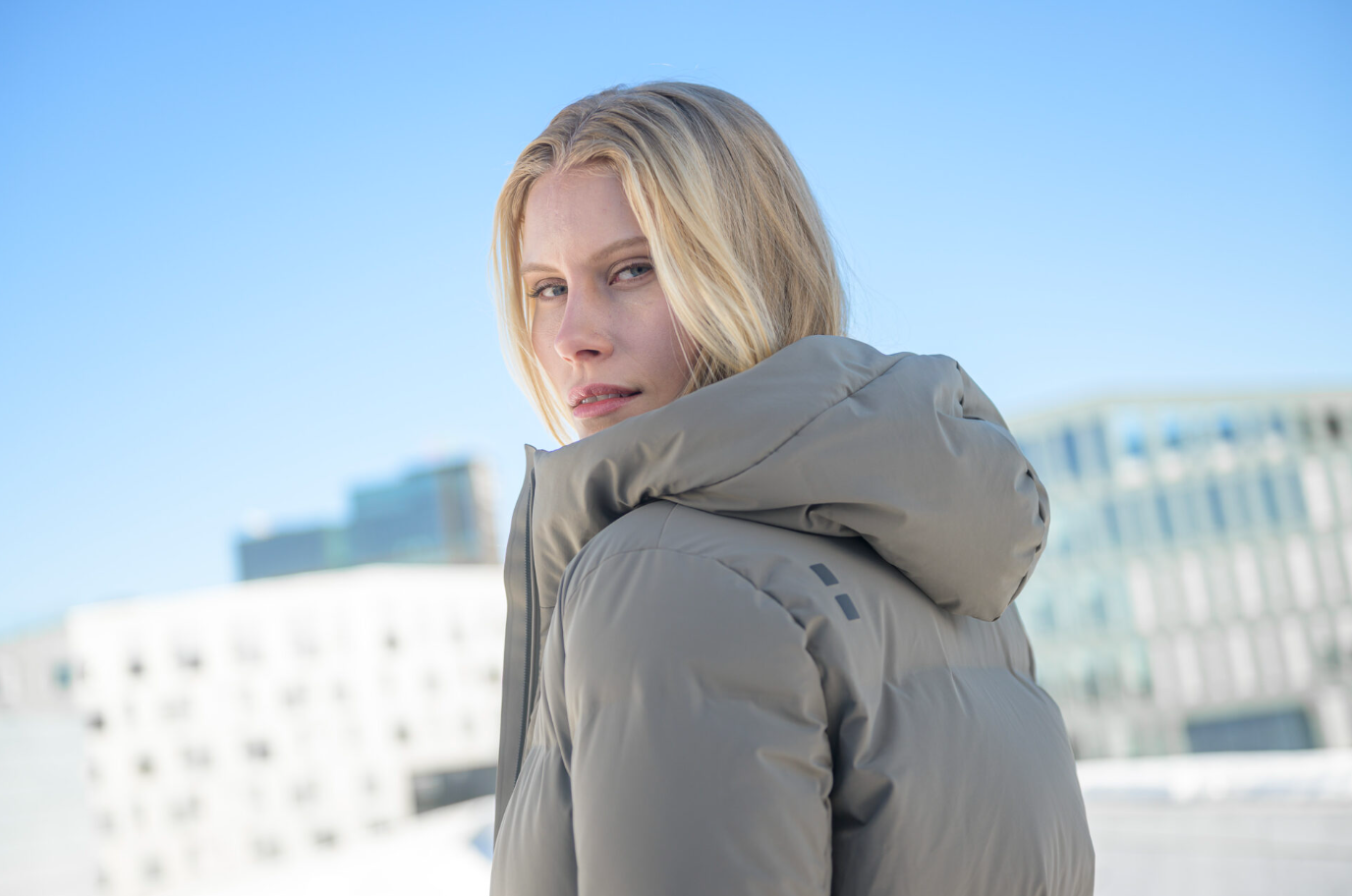 W INFINITY DOWN COAT DK SAND