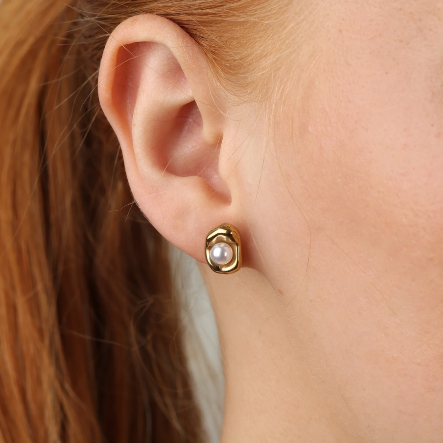 Ilse pearl stud earrings gold