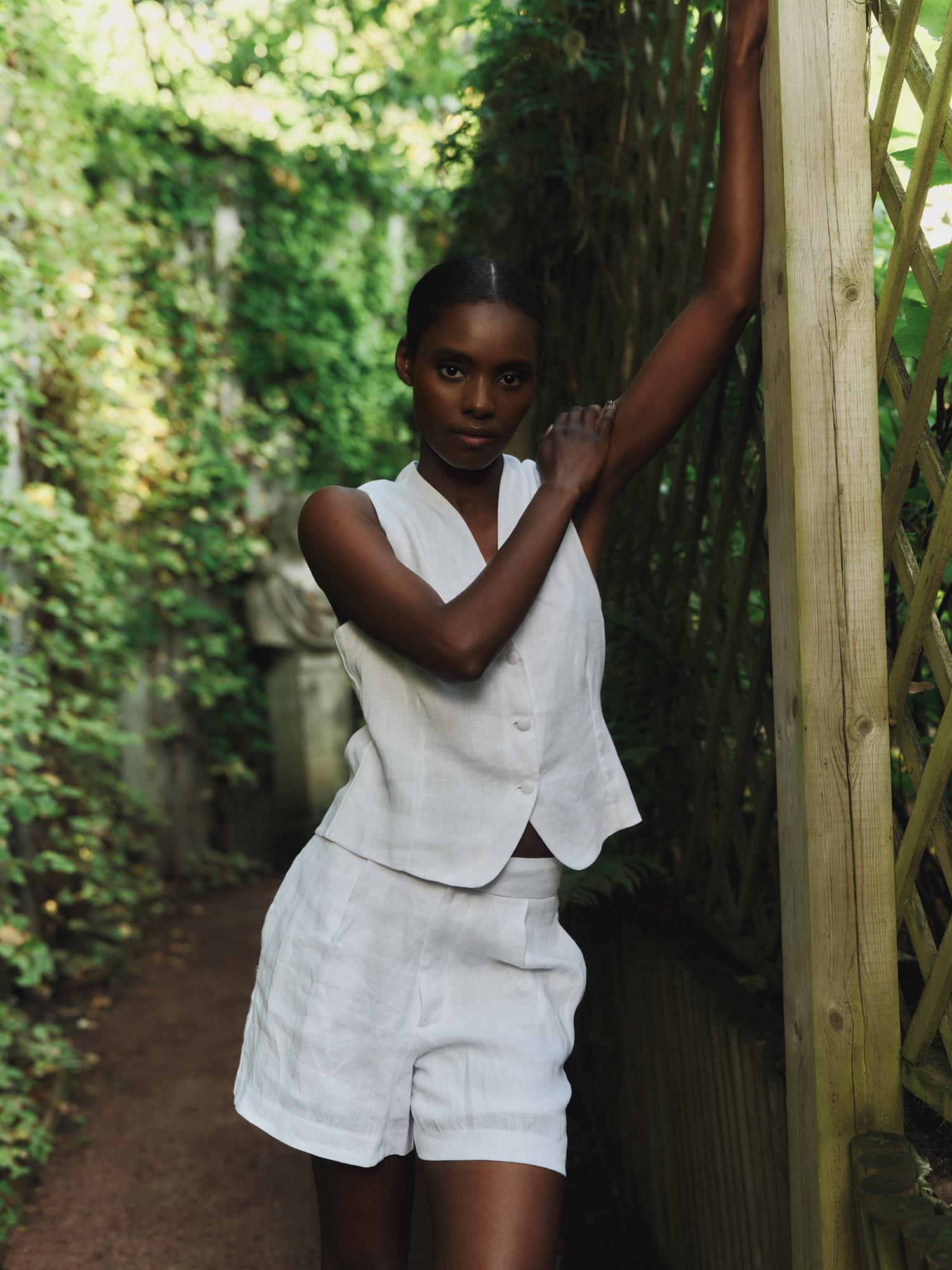 Freya linen shorts-black