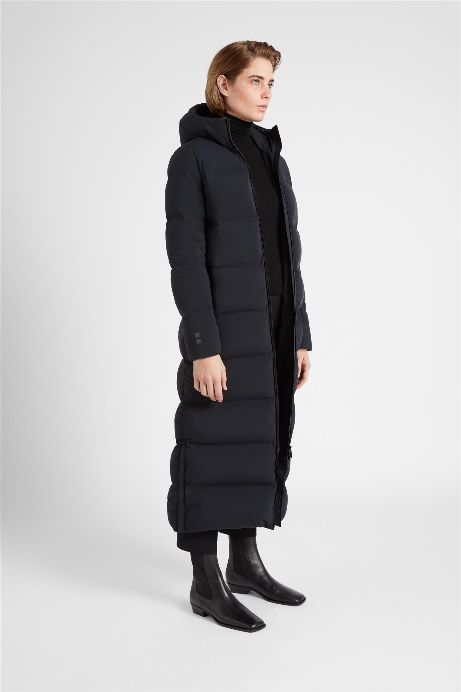 W INFINITY DOWN COAT BLACK