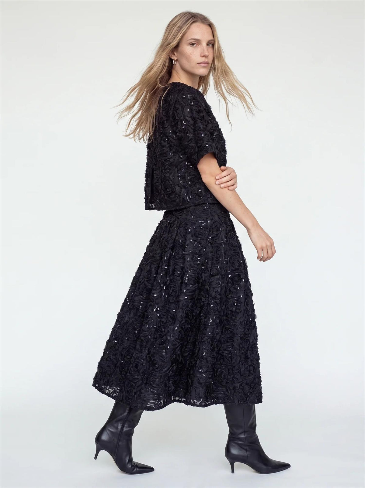 Mmreya Sequins Back Top Black