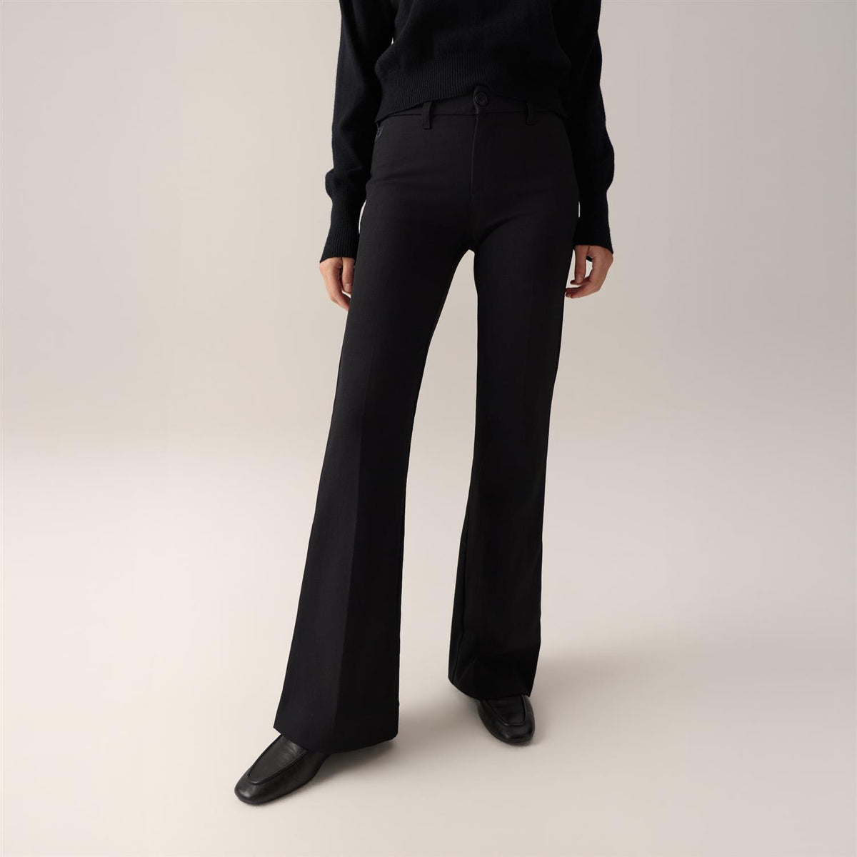 Silvia Suple Black