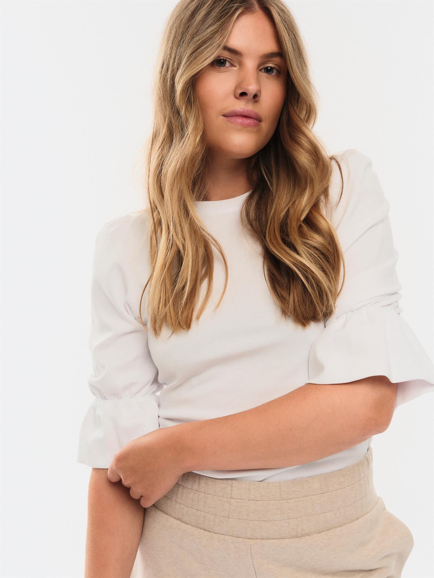 Jina Tee White