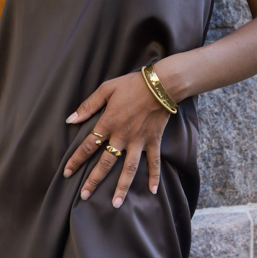 Tomine Crystal Hug Ring Stainless Steel Gold