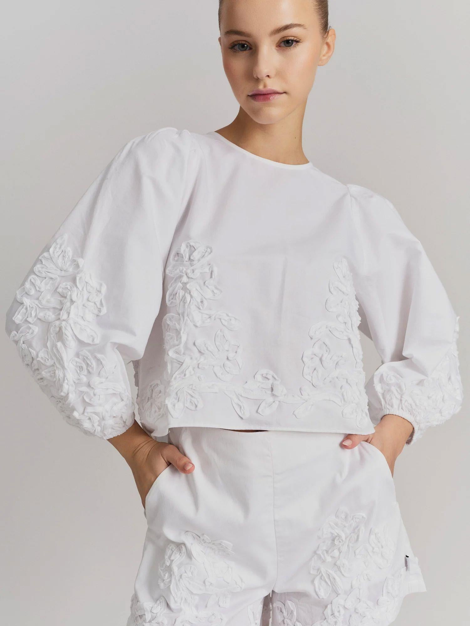 Vianna Embroidery Blouse White