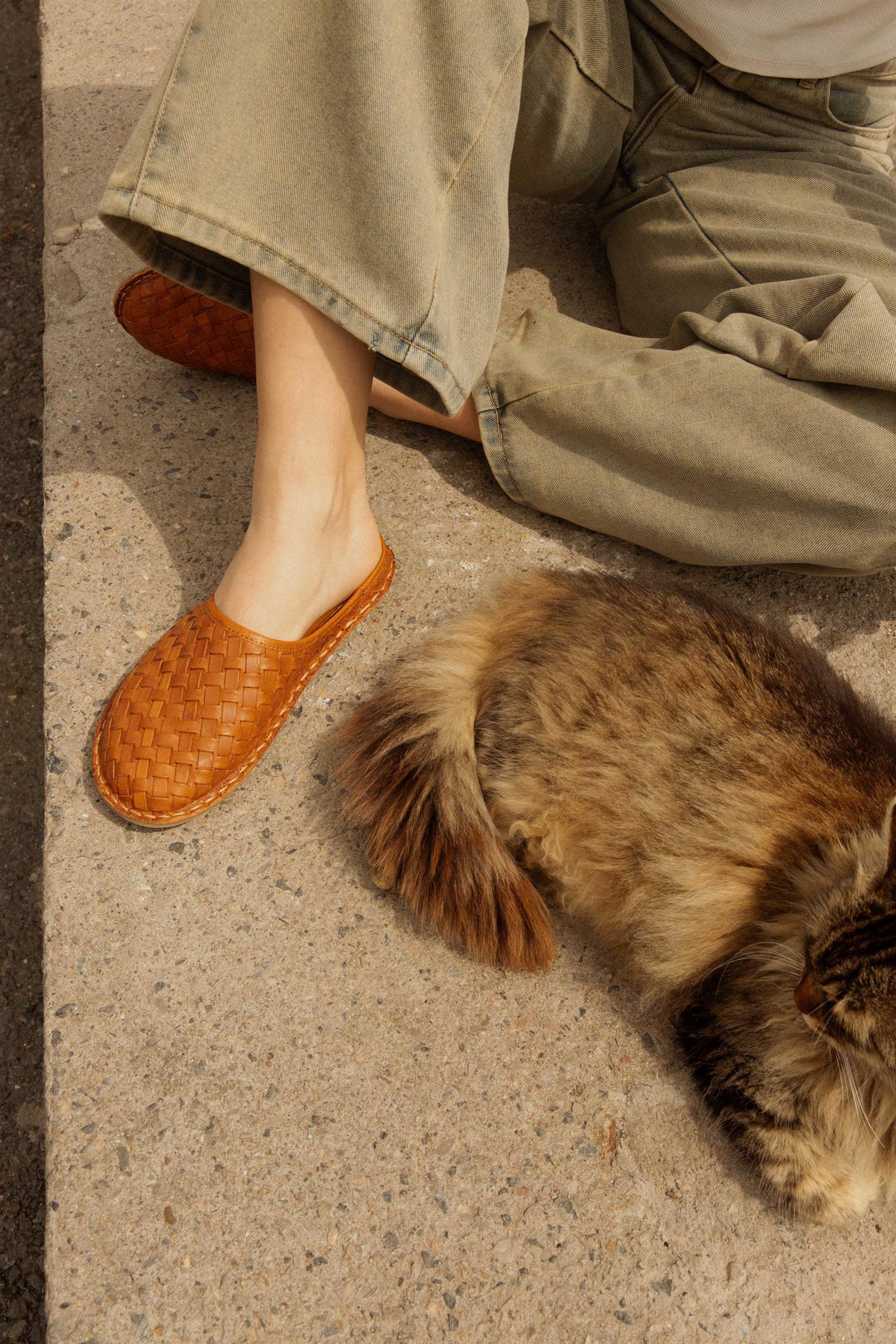 Viba Roma Woven Leather Cognac brown