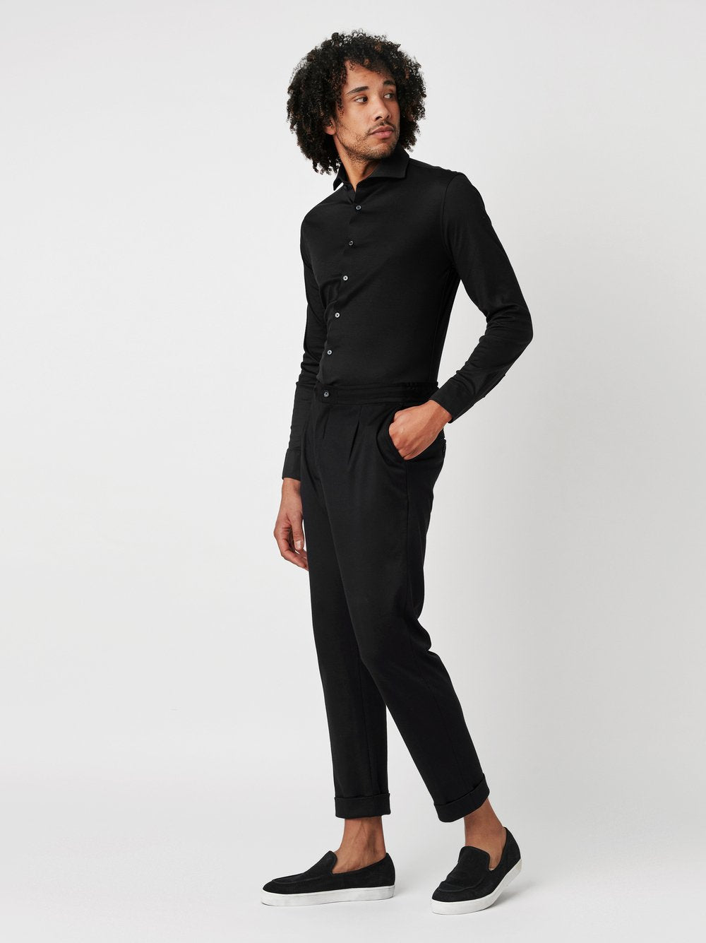 Essential Hai 1/1 Solid Black