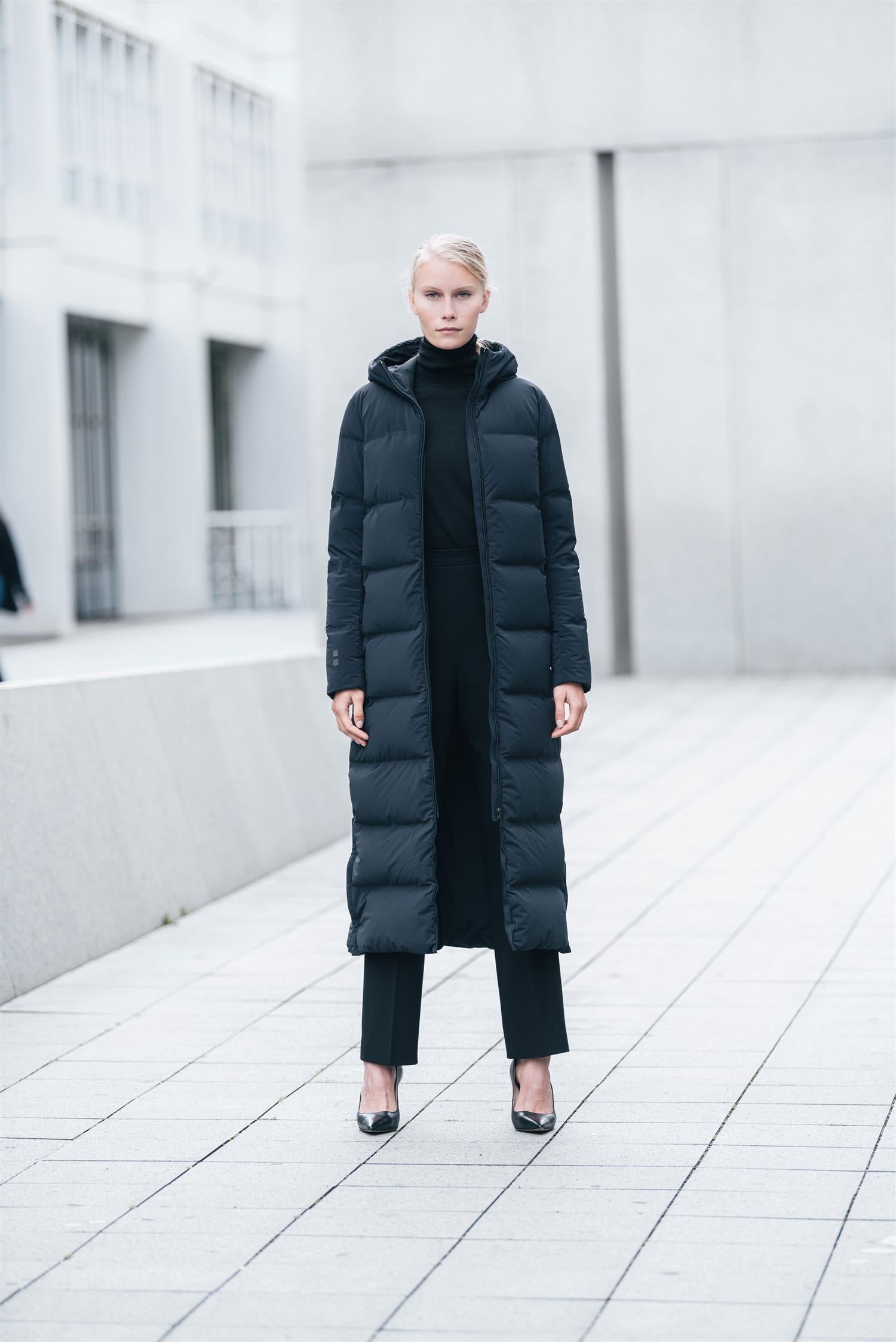 W INFINITY DOWN COAT BLACK