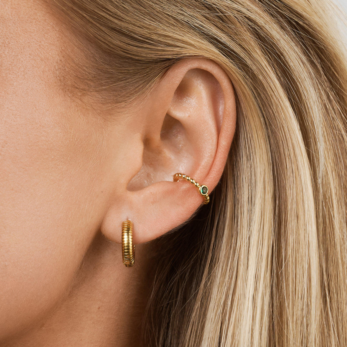 VIVIA-RIBBED HOOP EARRINGS STAINLESS STEEL-GOLD