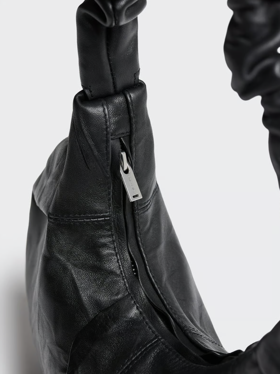 Leni Cocoon Leather Bag Black