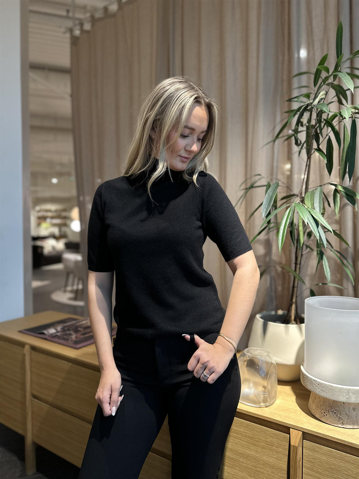 Cashmere Roll Neck Black