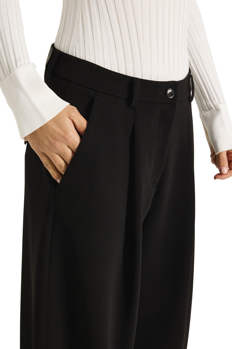 Elise Black 29"