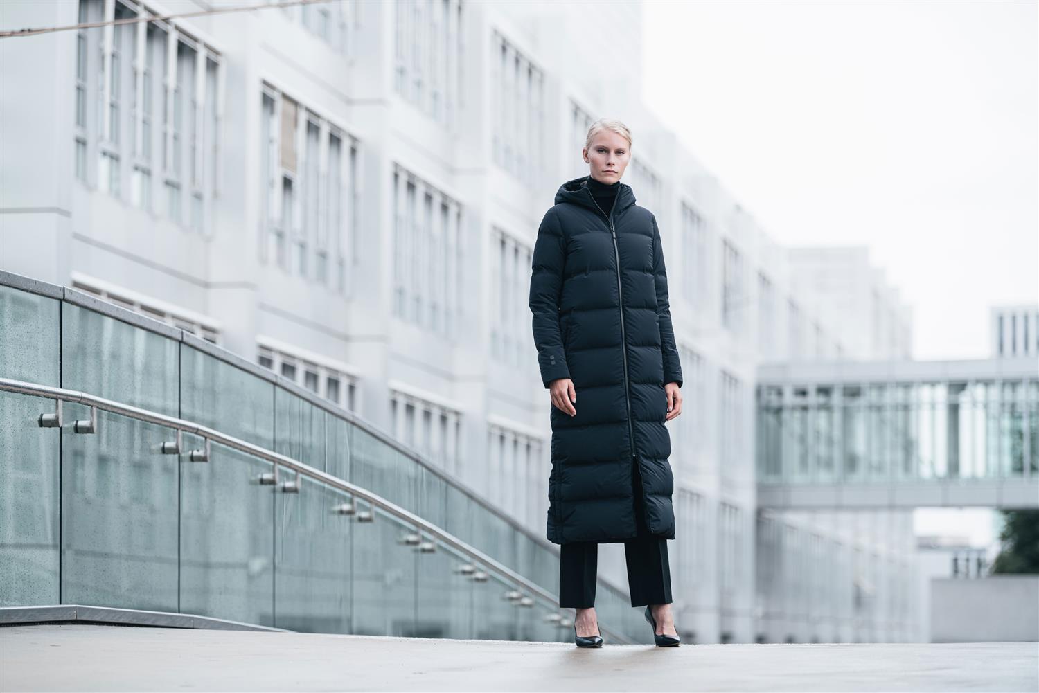 W INFINITY DOWN COAT BLACK