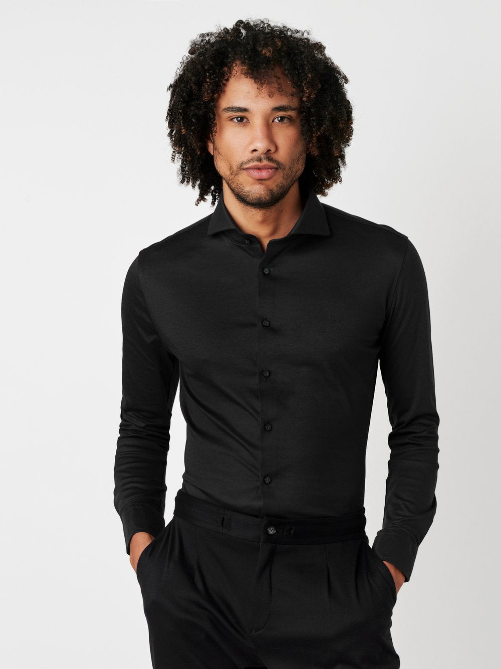Essential Hai 1/1 Solid Black
