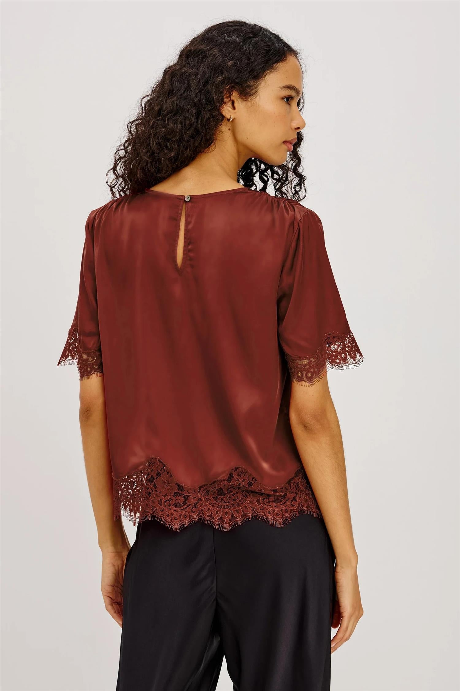 Sonora Top w/lace Crimson