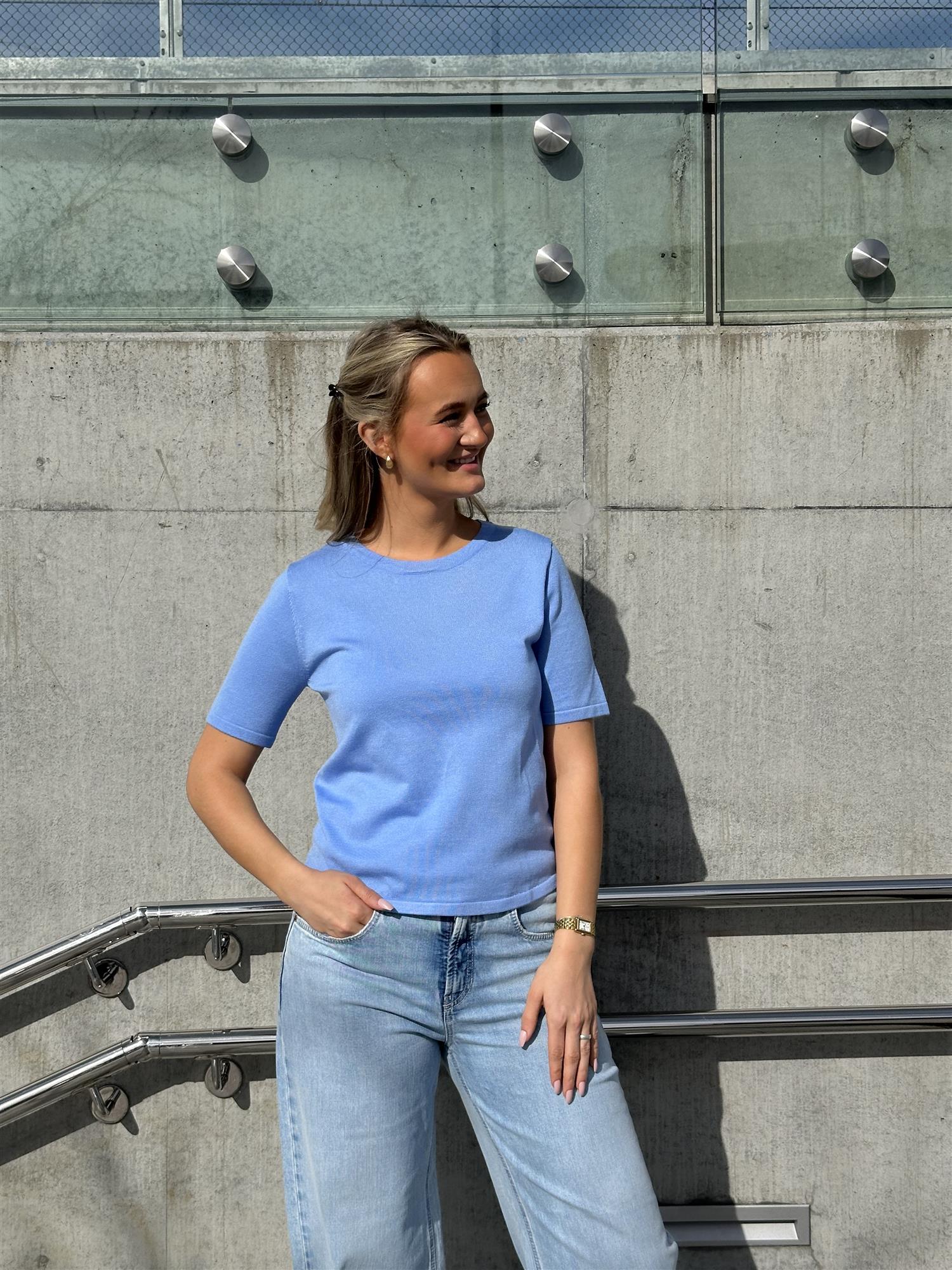 Orange Top Blue