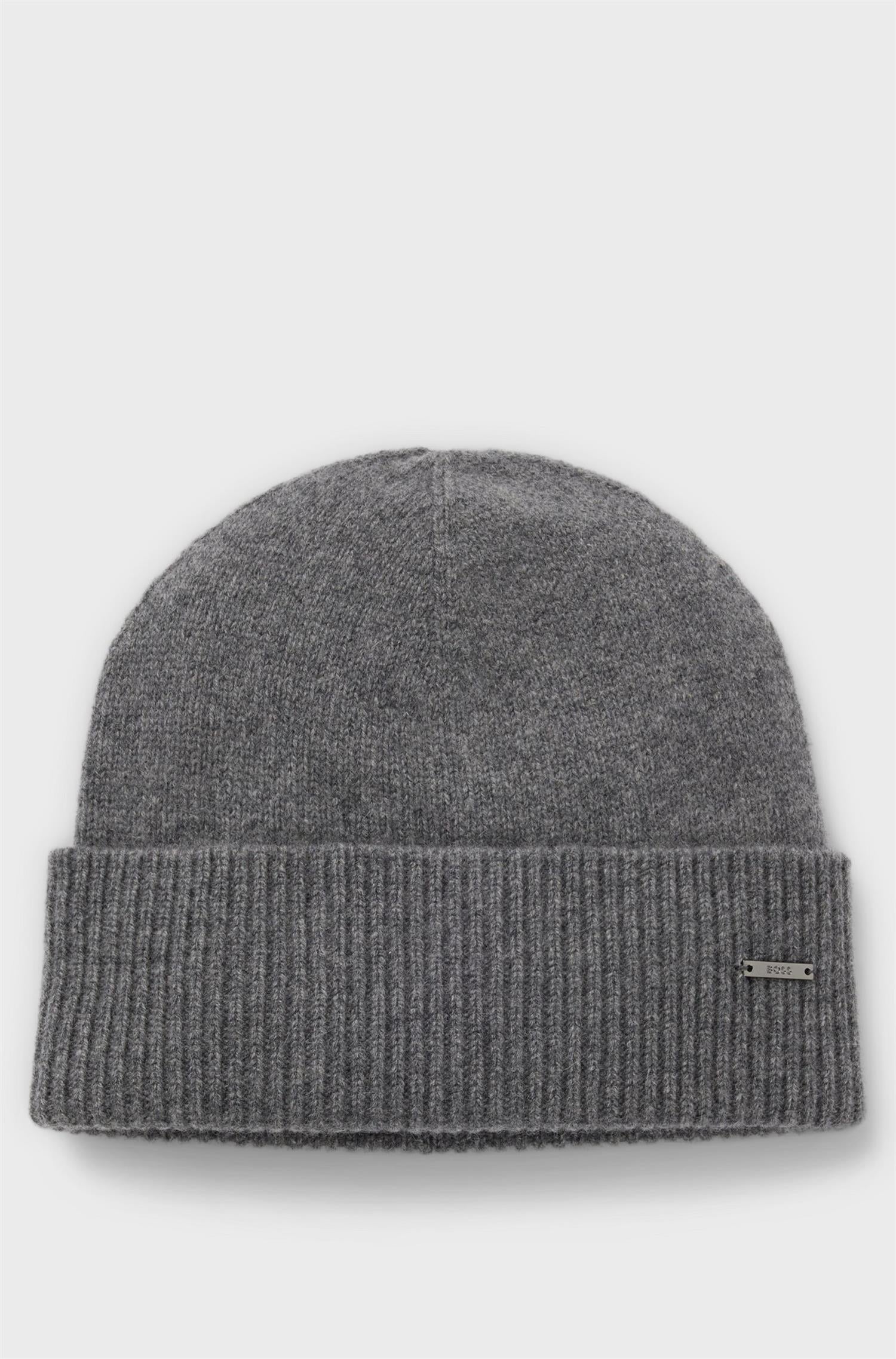 Honesto Cashmere beanie hat with logo plaque Medium Grey