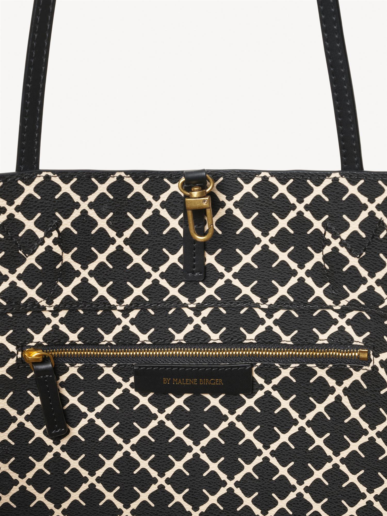 Abigail AW-26, Black