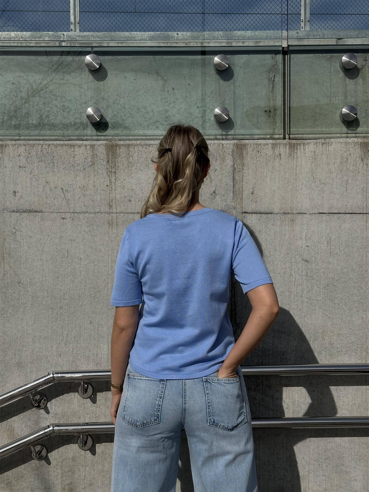 Orange Top Blue