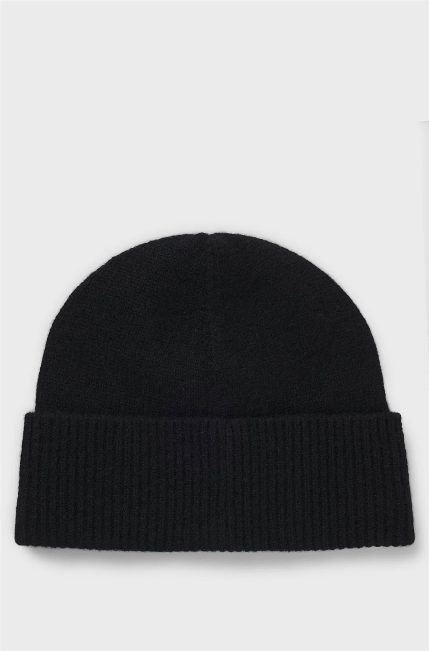 Honesto Cashmere beanie hat with logo plaque Black