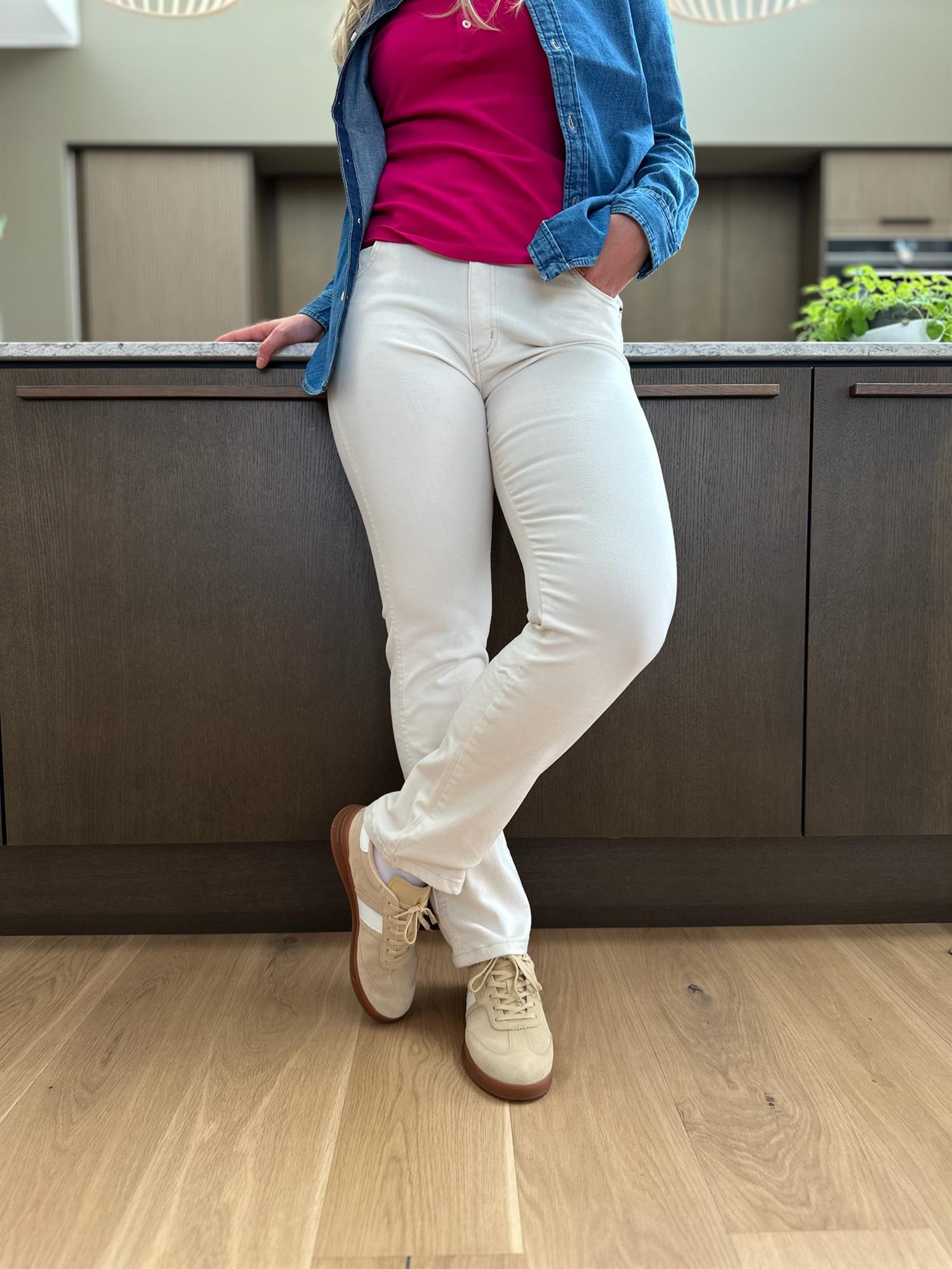 Malena F Megalia Crudo