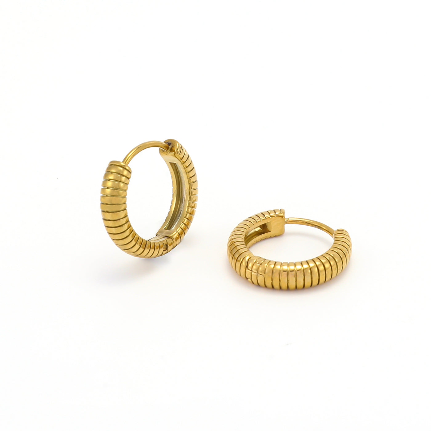 VIVIA-RIBBED HOOP EARRINGS STAINLESS STEEL-GOLD