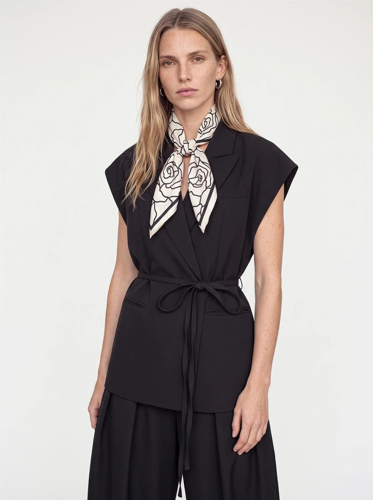 Mmlucine Miley Vest Black