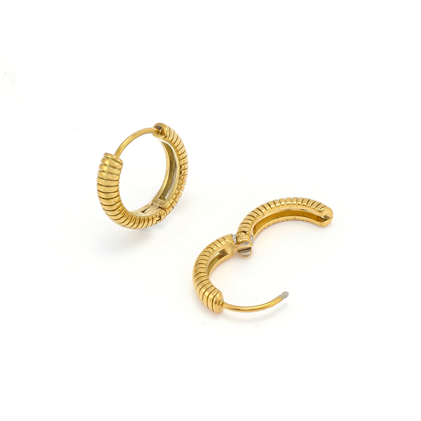 VIVIA-RIBBED HOOP EARRINGS STAINLESS STEEL-GOLD